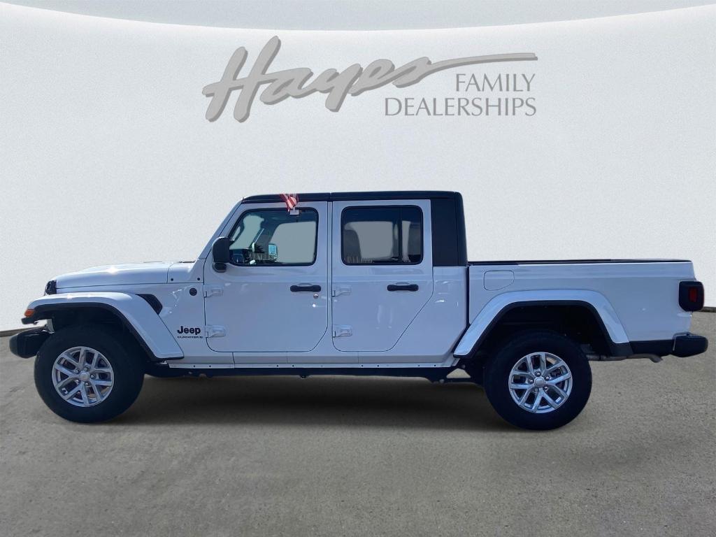 used 2023 Jeep Gladiator car, priced at $31,067