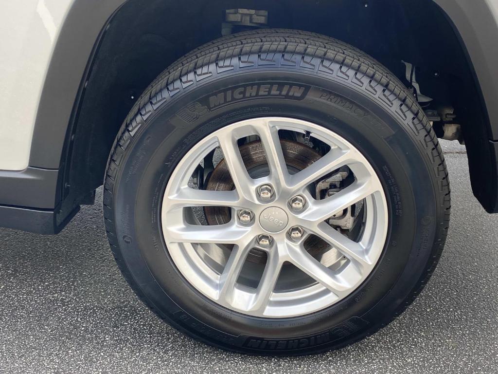 used 2024 Jeep Grand Cherokee car, priced at $29,098
