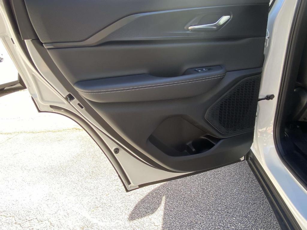 new 2025 Jeep Grand Cherokee car, priced at $40,028