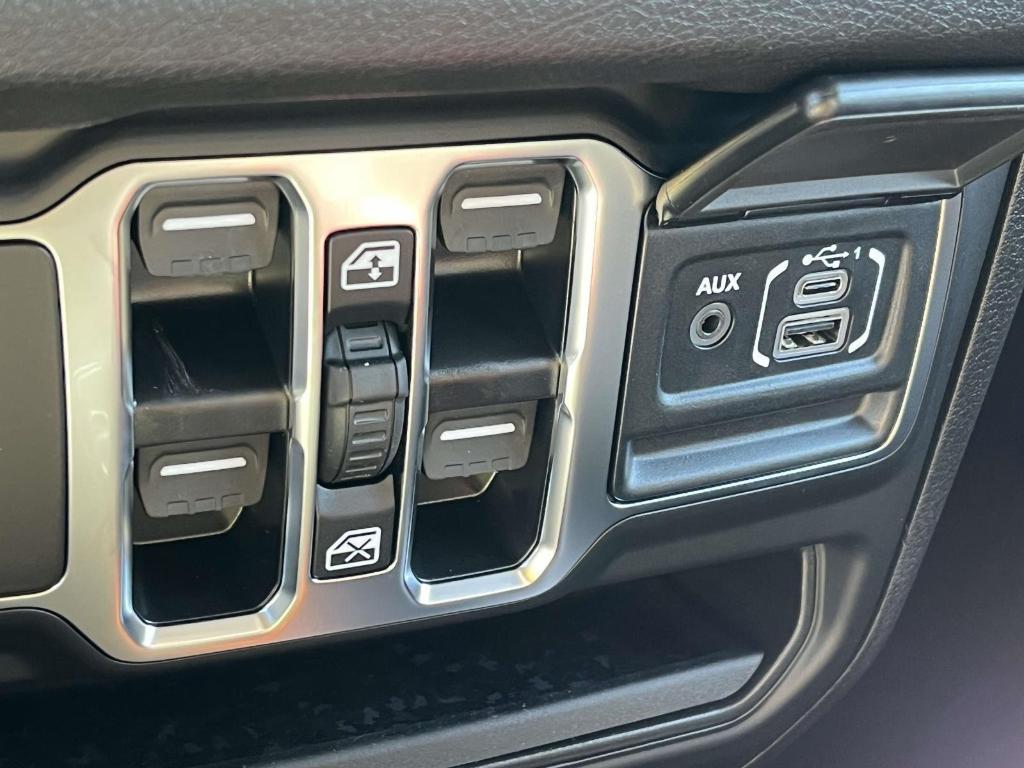 new 2026 Jeep Gladiator car, priced at $38,718