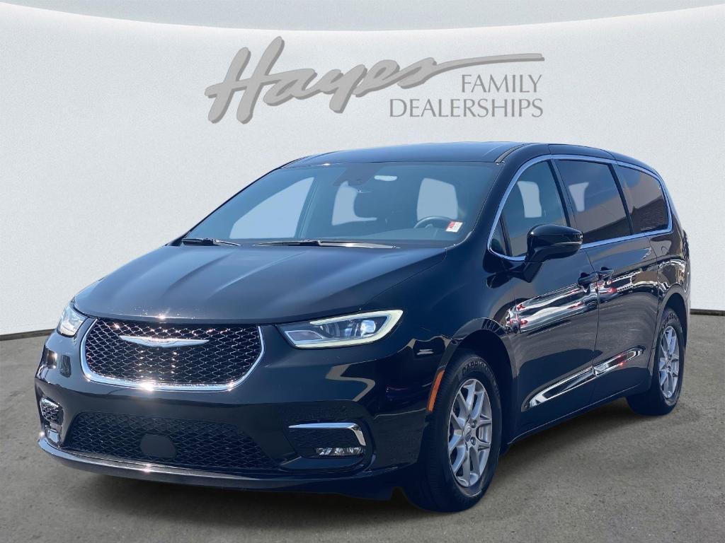 used 2025 Chrysler Pacifica car, priced at $28,567