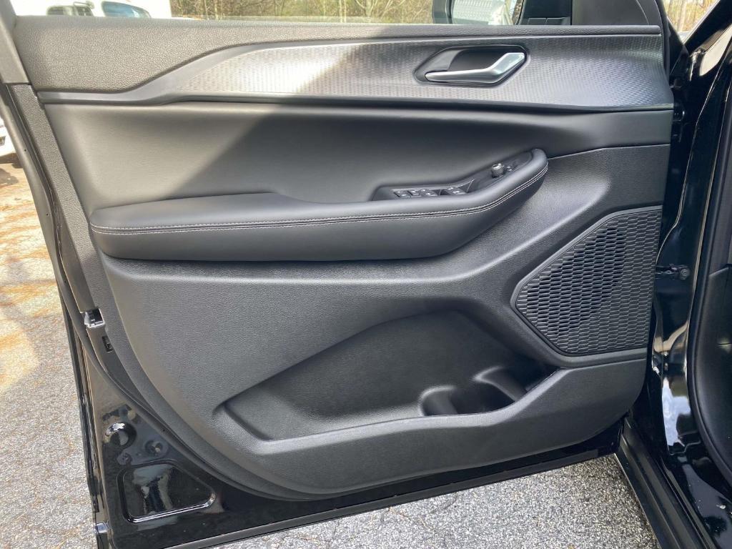 new 2025 Jeep Grand Cherokee car, priced at $35,118