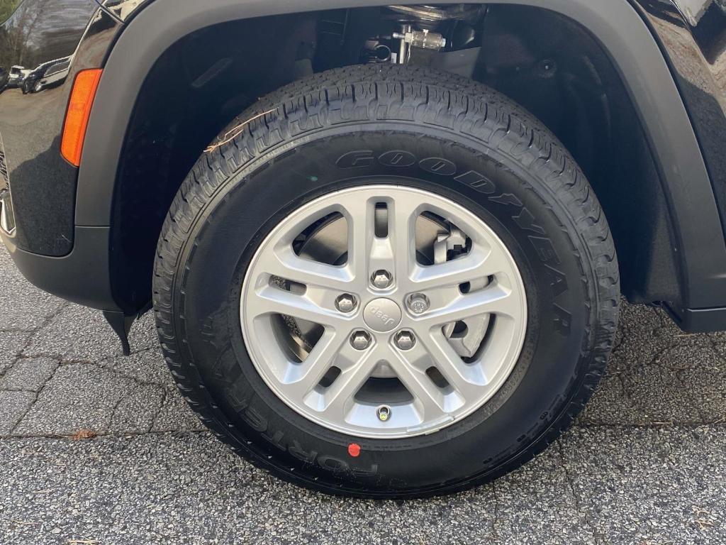 new 2025 Jeep Grand Cherokee car, priced at $32,118