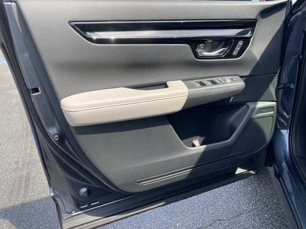 used 2025 Honda CR-V car, priced at $35,087