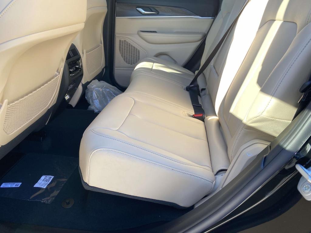new 2025 Jeep Grand Cherokee car, priced at $45,128