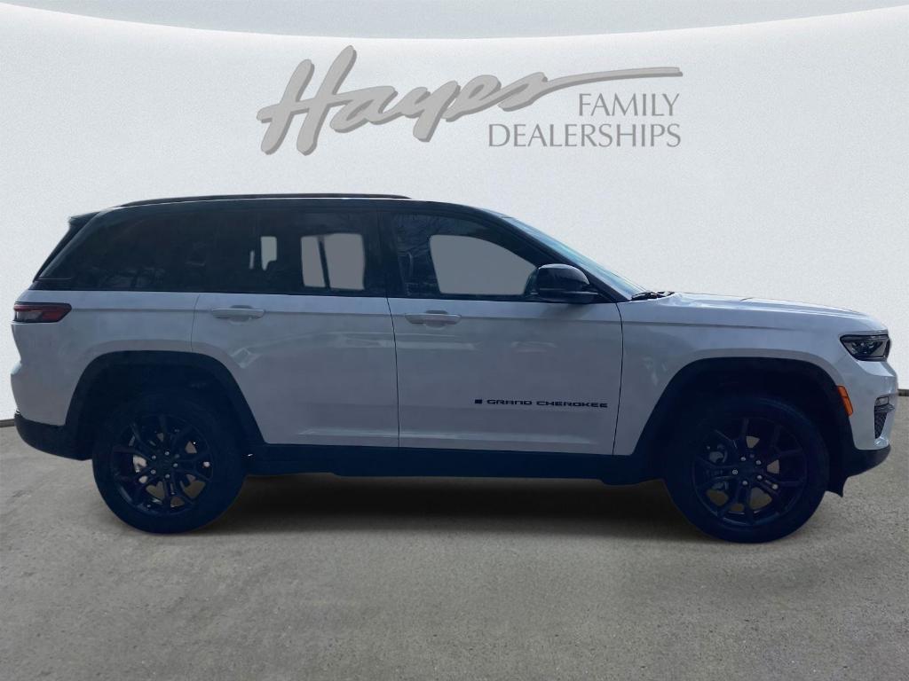 new 2025 Jeep Grand Cherokee car, priced at $44,533