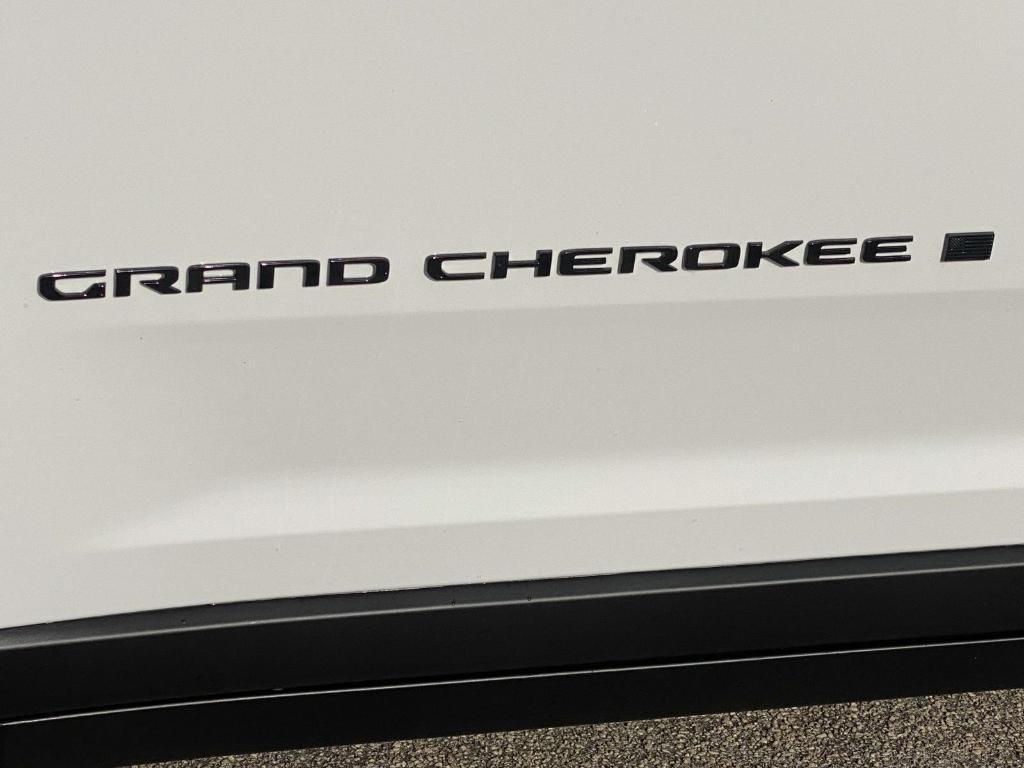 new 2025 Jeep Grand Cherokee car, priced at $44,533