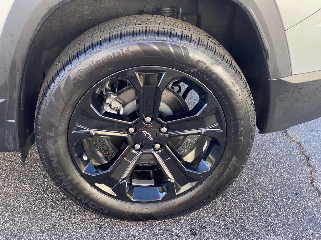 used 2025 Chevrolet Equinox car, priced at $24,390