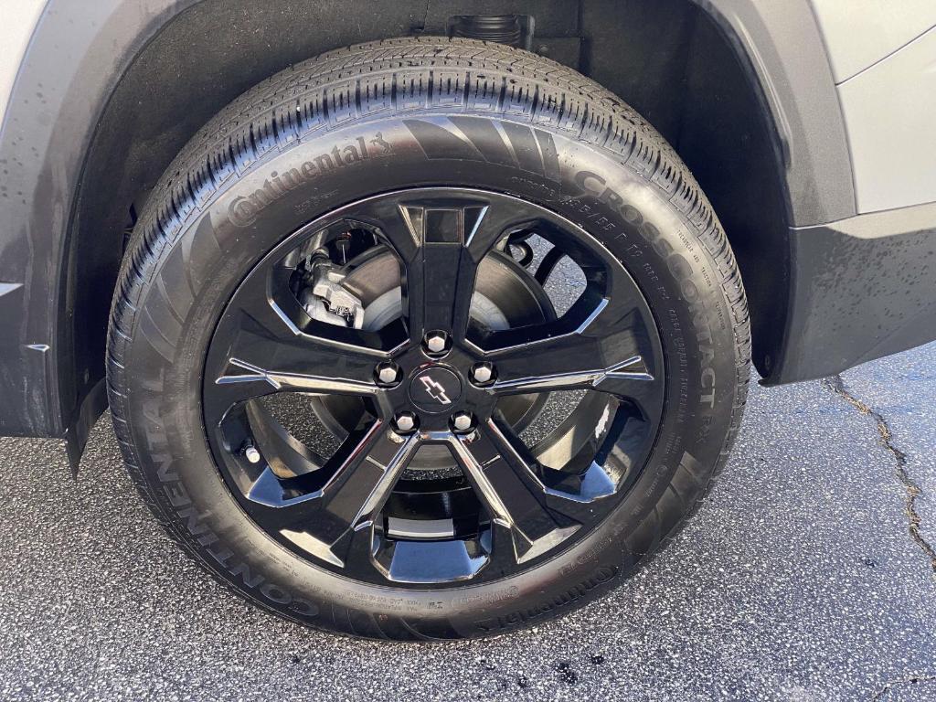 used 2025 Chevrolet Equinox car, priced at $24,390