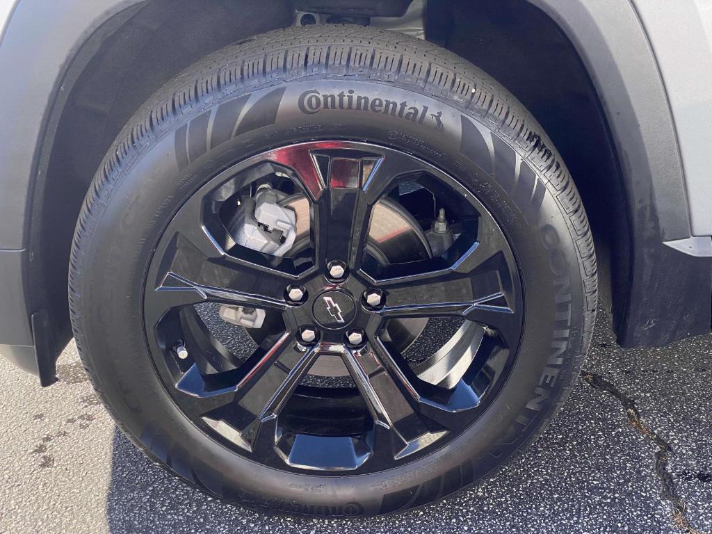 used 2025 Chevrolet Equinox car, priced at $24,390