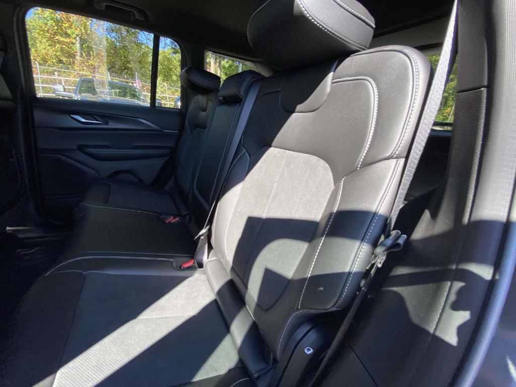 new 2025 Jeep Grand Cherokee car, priced at $40,373