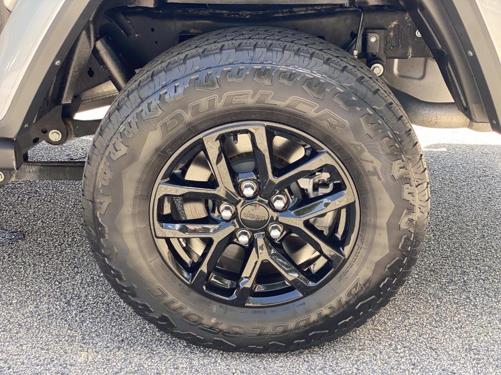 used 2023 Jeep Gladiator car, priced at $33,007
