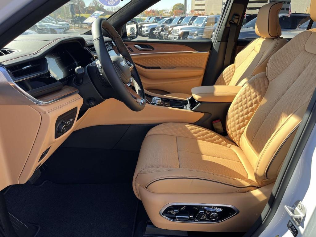 new 2025 Jeep Grand Cherokee car, priced at $65,723