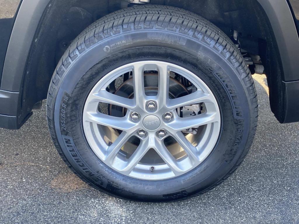 used 2025 Jeep Grand Cherokee car, priced at $30,875