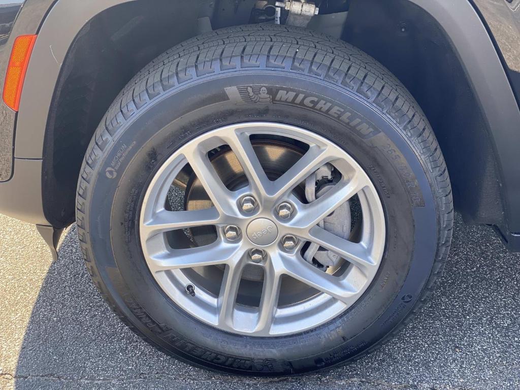 used 2025 Jeep Grand Cherokee car, priced at $30,875