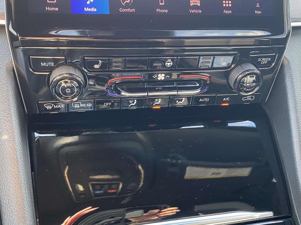 new 2025 Jeep Grand Cherokee car, priced at $48,533