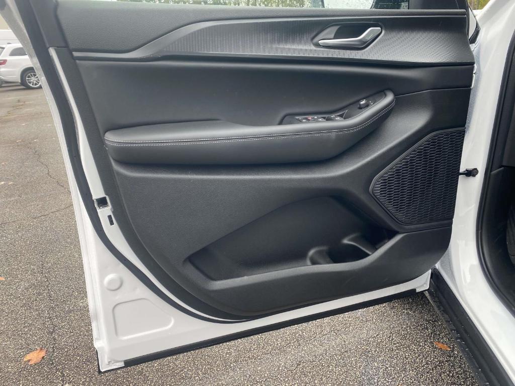 new 2025 Jeep Grand Cherokee car, priced at $41,423