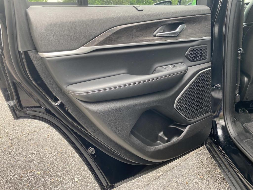 used 2025 Jeep Grand Cherokee car, priced at $37,048