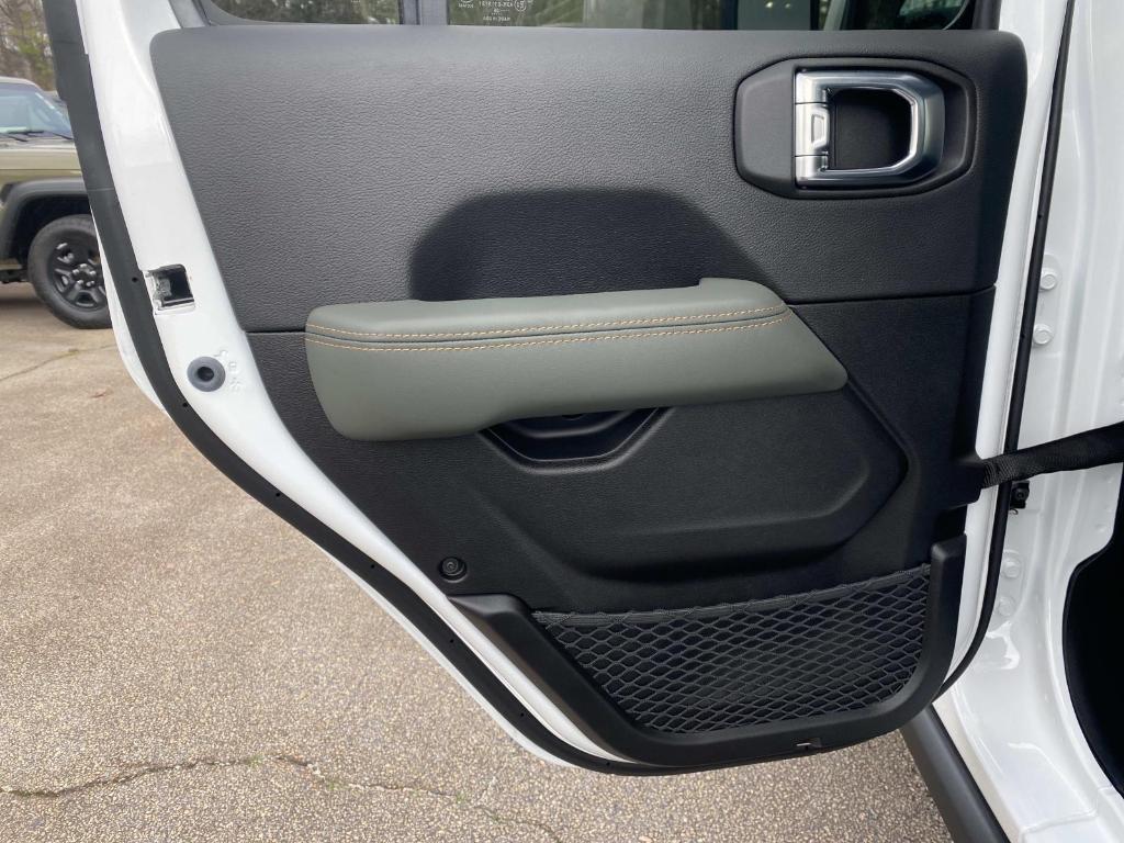 new 2026 Jeep Gladiator car, priced at $58,578