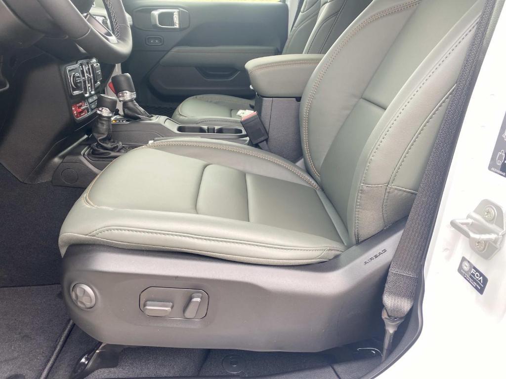 new 2026 Jeep Gladiator car, priced at $58,578