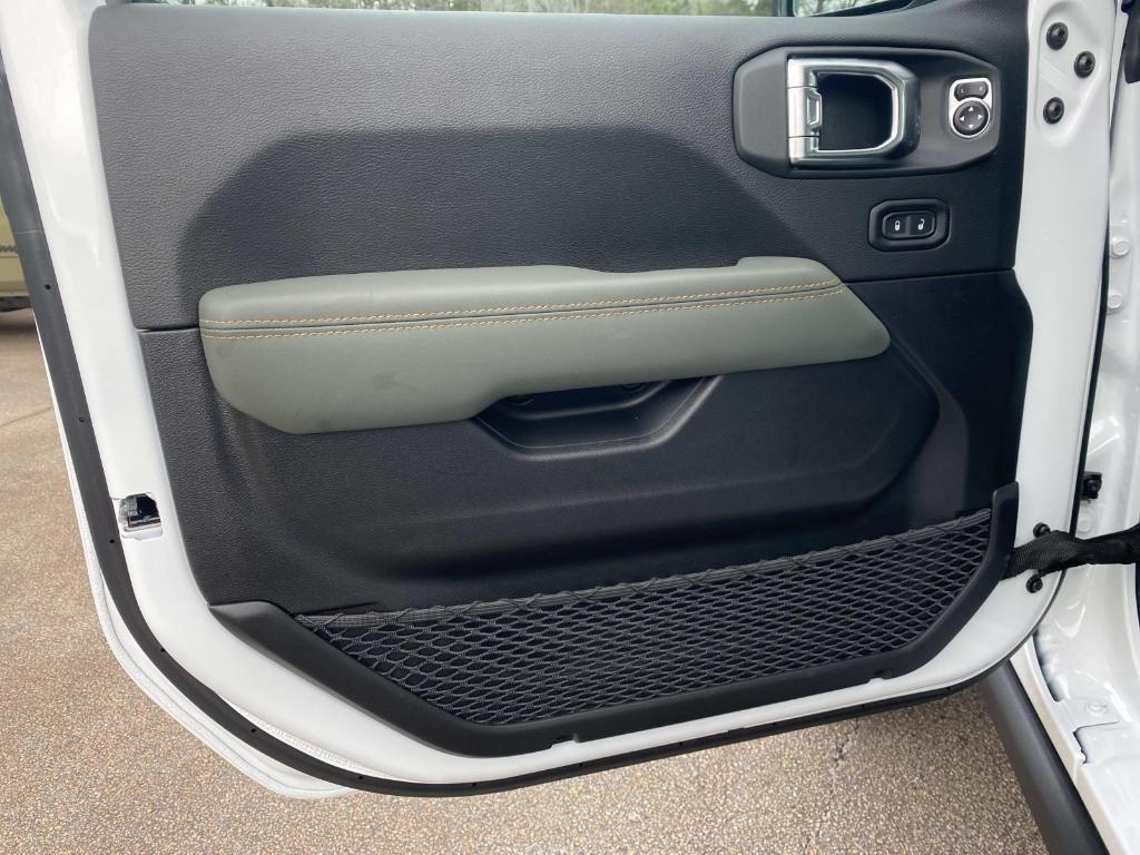 new 2026 Jeep Gladiator car, priced at $58,578