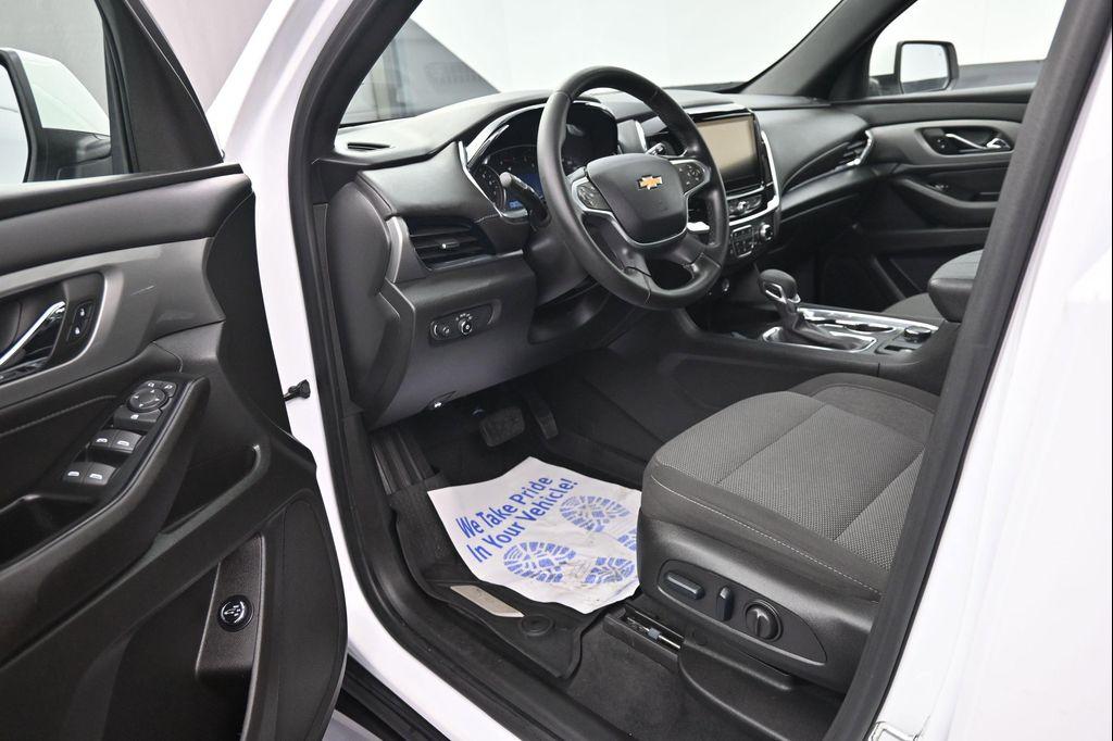 used 2023 Chevrolet Traverse car, priced at $31,690