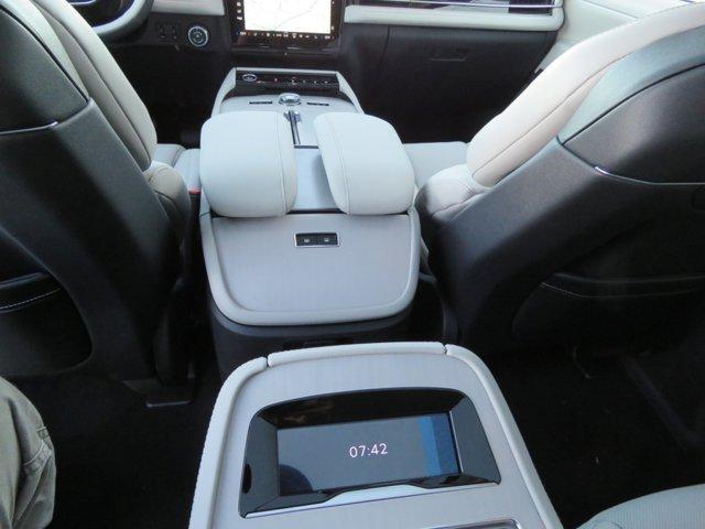 new 2025 Lincoln Navigator L car, priced at $106,253