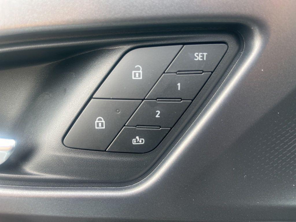 new 2025 Chevrolet Equinox EV car, priced at $37,950