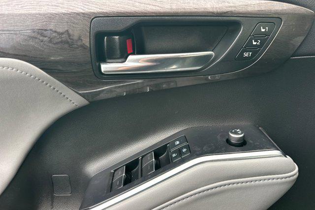 used 2022 Toyota Highlander car, priced at $36,500