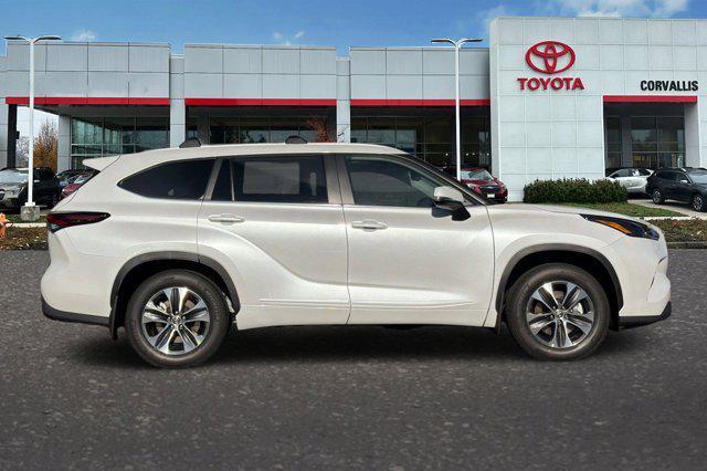 new 2026 Toyota Highlander car, priced at $48,077