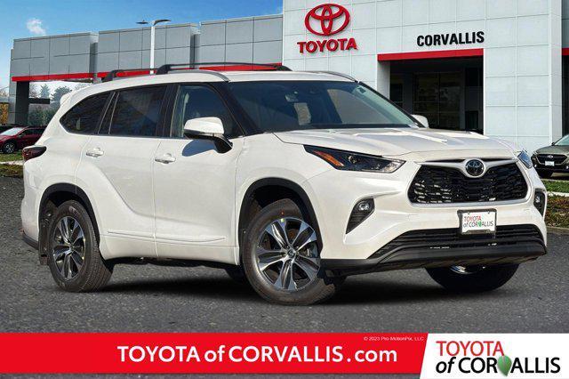 new 2026 Toyota Highlander car, priced at $48,077