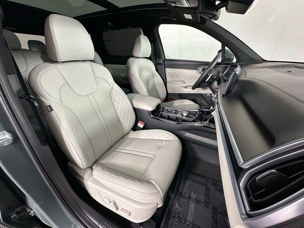 used 2025 Kia Sorento Hybrid car, priced at $34,980