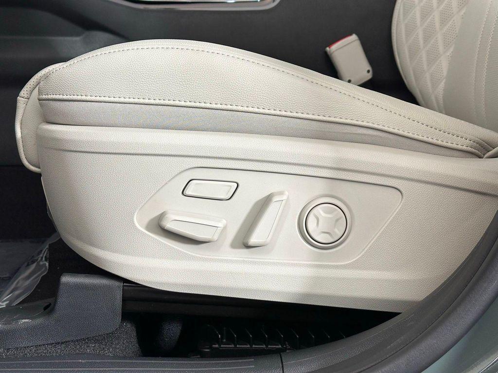 used 2025 Kia Sorento Hybrid car, priced at $34,980