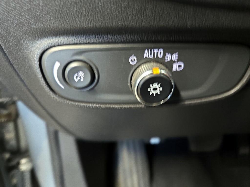 used 2023 Chevrolet Equinox car, priced at $22,998