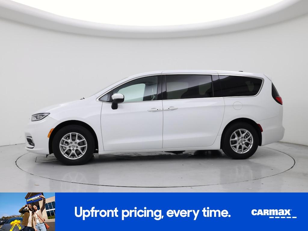 used 2023 Chrysler Pacifica car, priced at $24,998