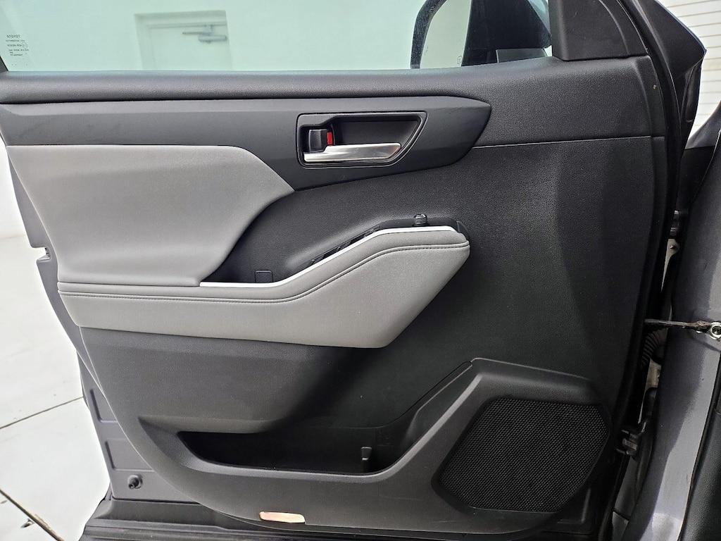 used 2021 Toyota Highlander car, priced at $31,998
