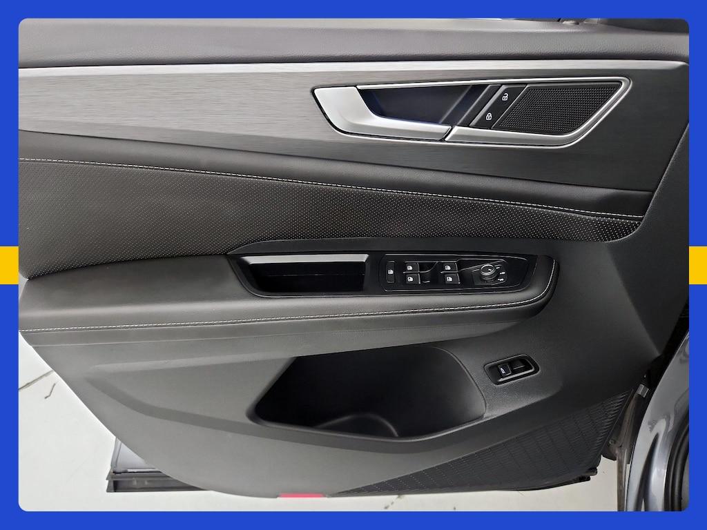 used 2025 Volkswagen Atlas Cross Sport car, priced at $34,998