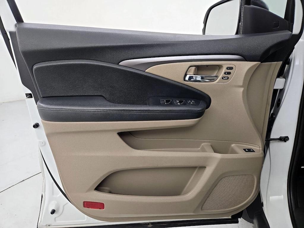 used 2020 Honda Pilot car, priced at $26,998