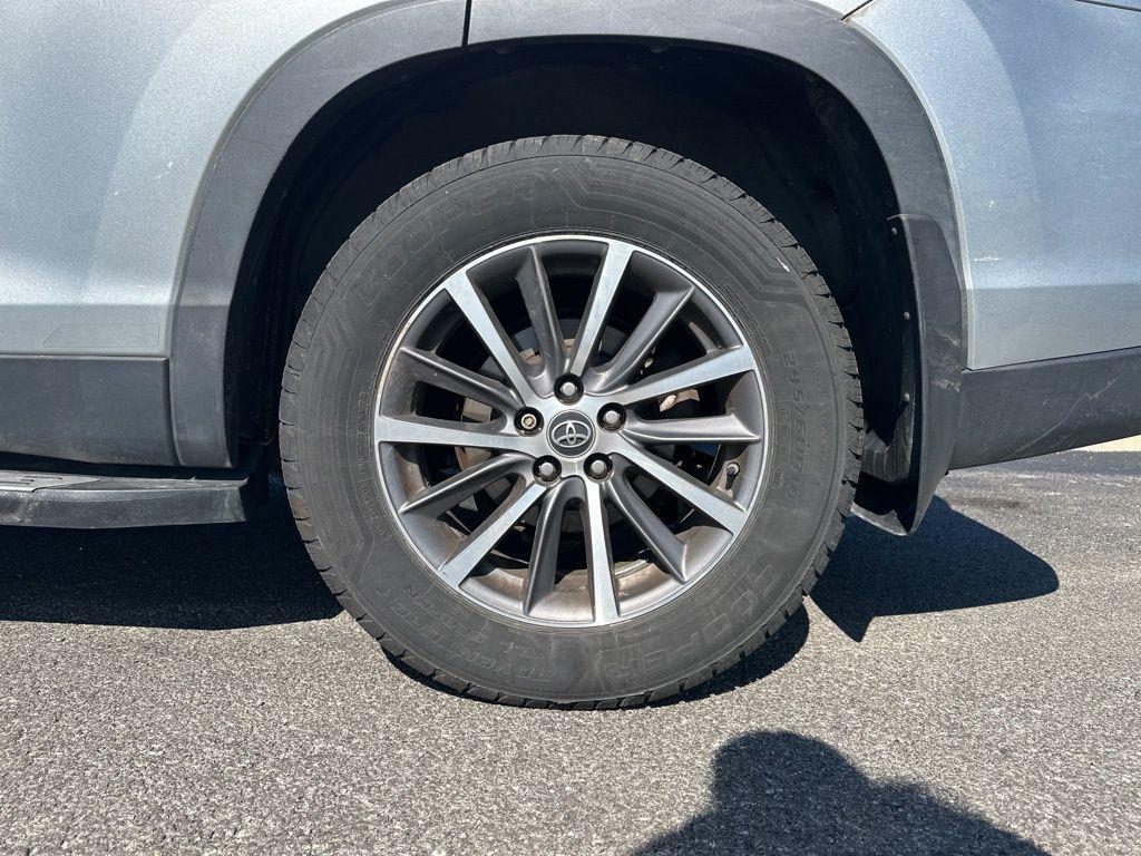 used 2019 Toyota Highlander car, priced at $22,498