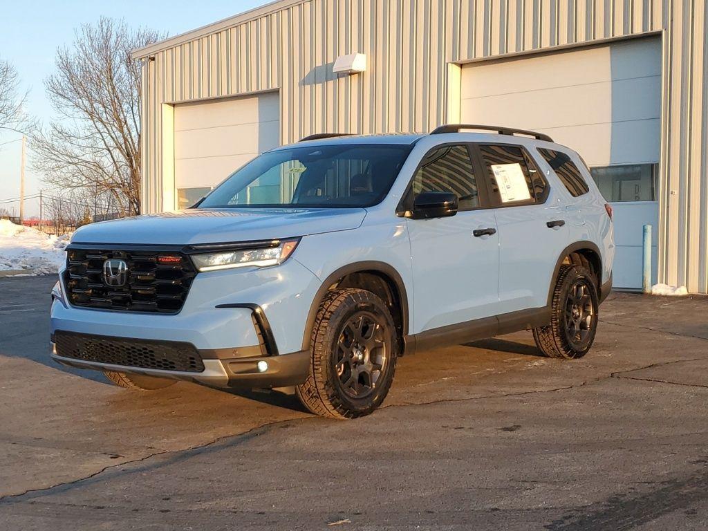 used 2025 Honda Pilot car, priced at $45,447