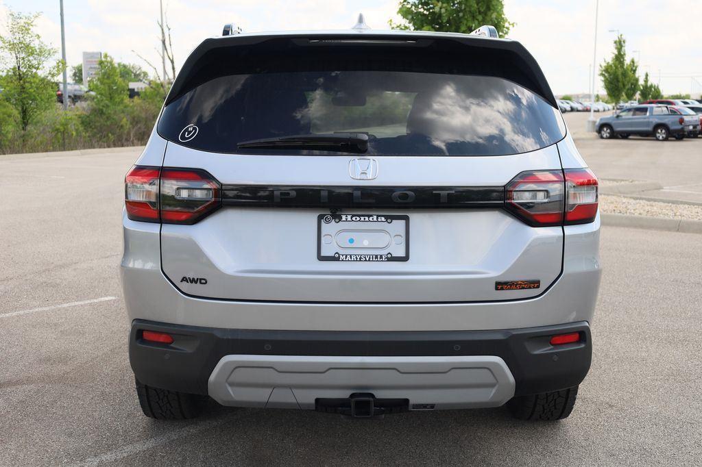 new 2025 Honda Pilot car, priced at $50,895