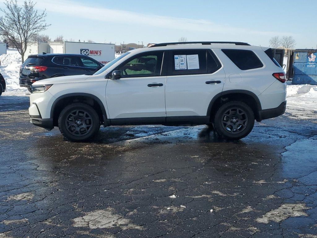 used 2025 Honda Pilot car, priced at $43,117