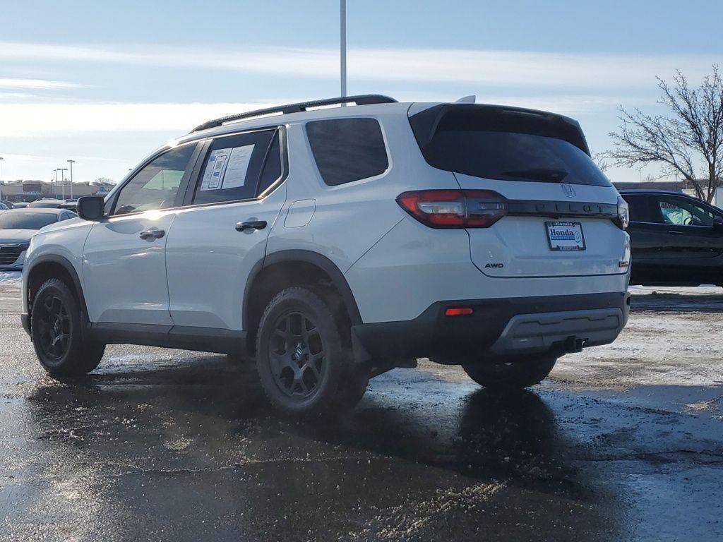 used 2025 Honda Pilot car, priced at $43,117
