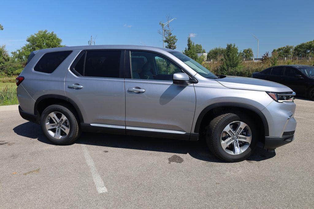 new 2025 Honda Pilot car, priced at $47,825