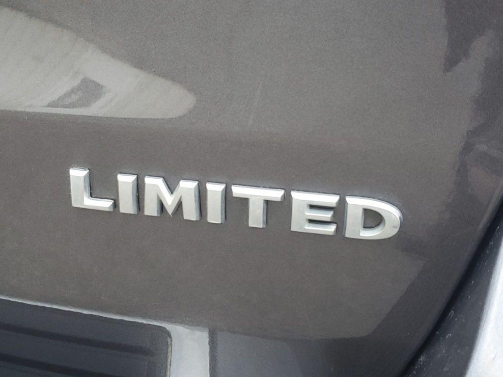 used 2017 Jeep Grand Cherokee car, priced at $9,557