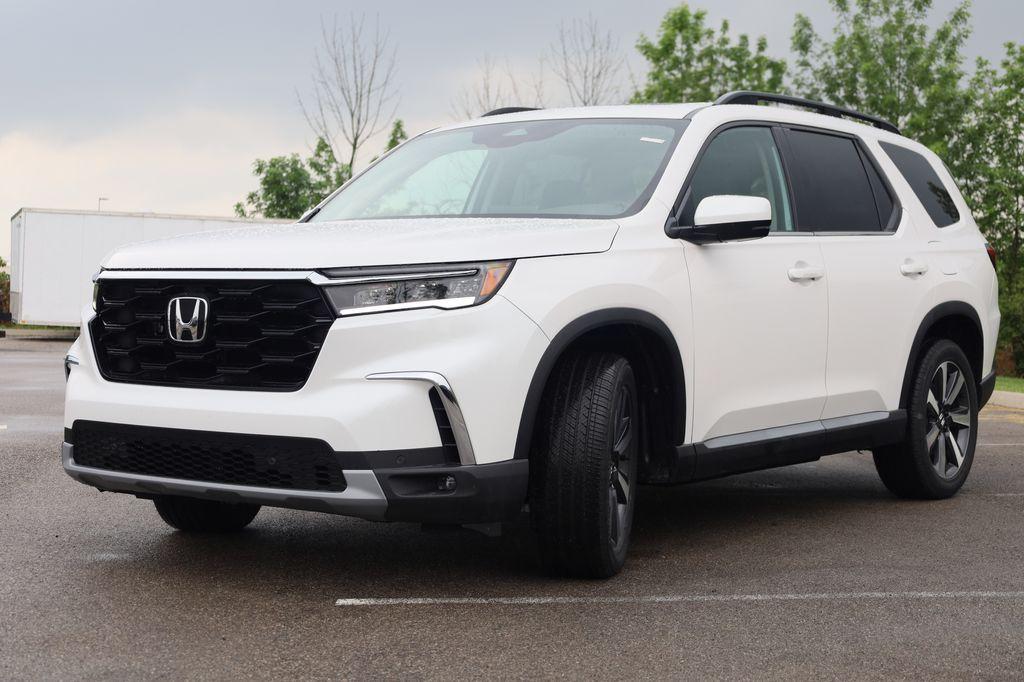 new 2025 Honda Pilot car, priced at $52,280