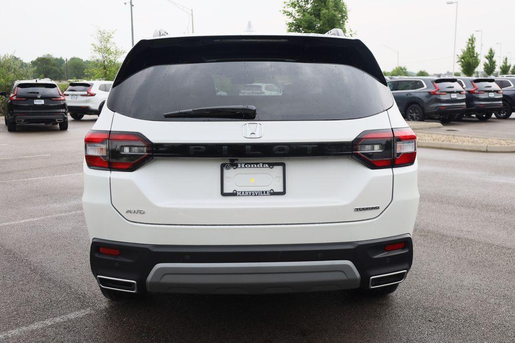 new 2025 Honda Pilot car, priced at $52,280