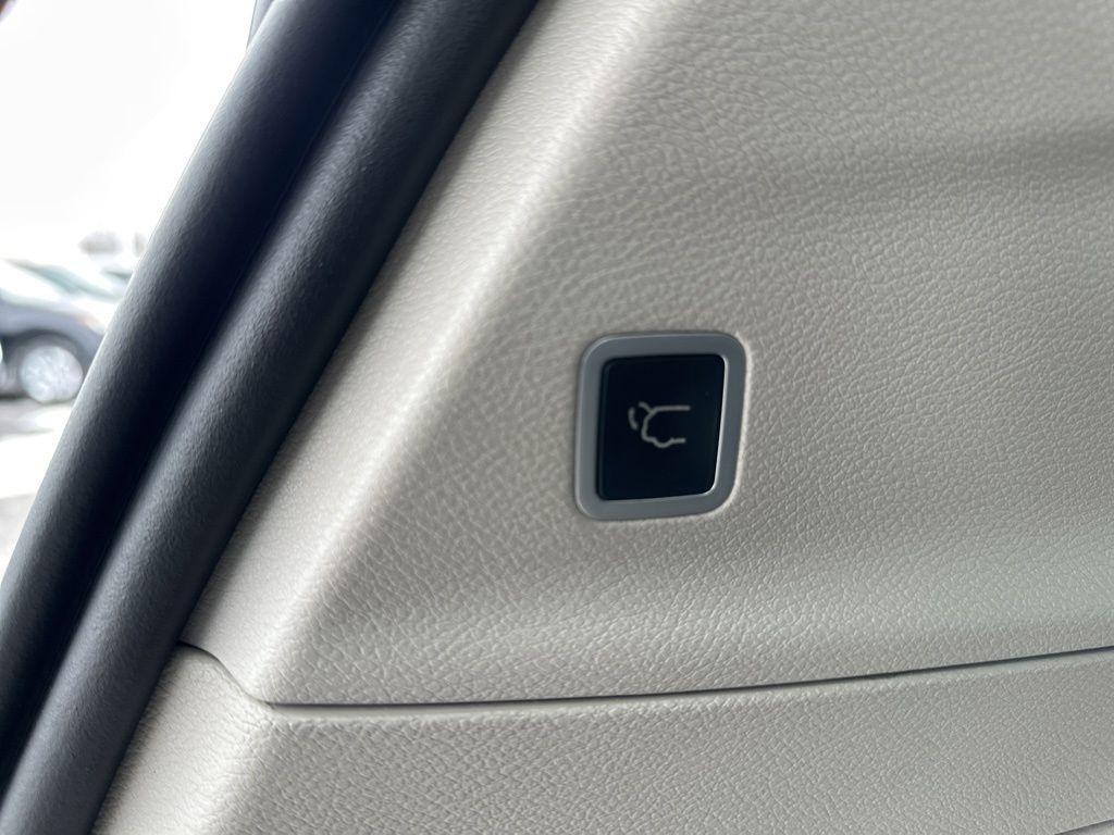 used 2018 Chrysler Pacifica car, priced at $11,117