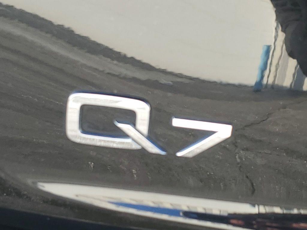 used 2014 Audi Q7 car, priced at $9,997