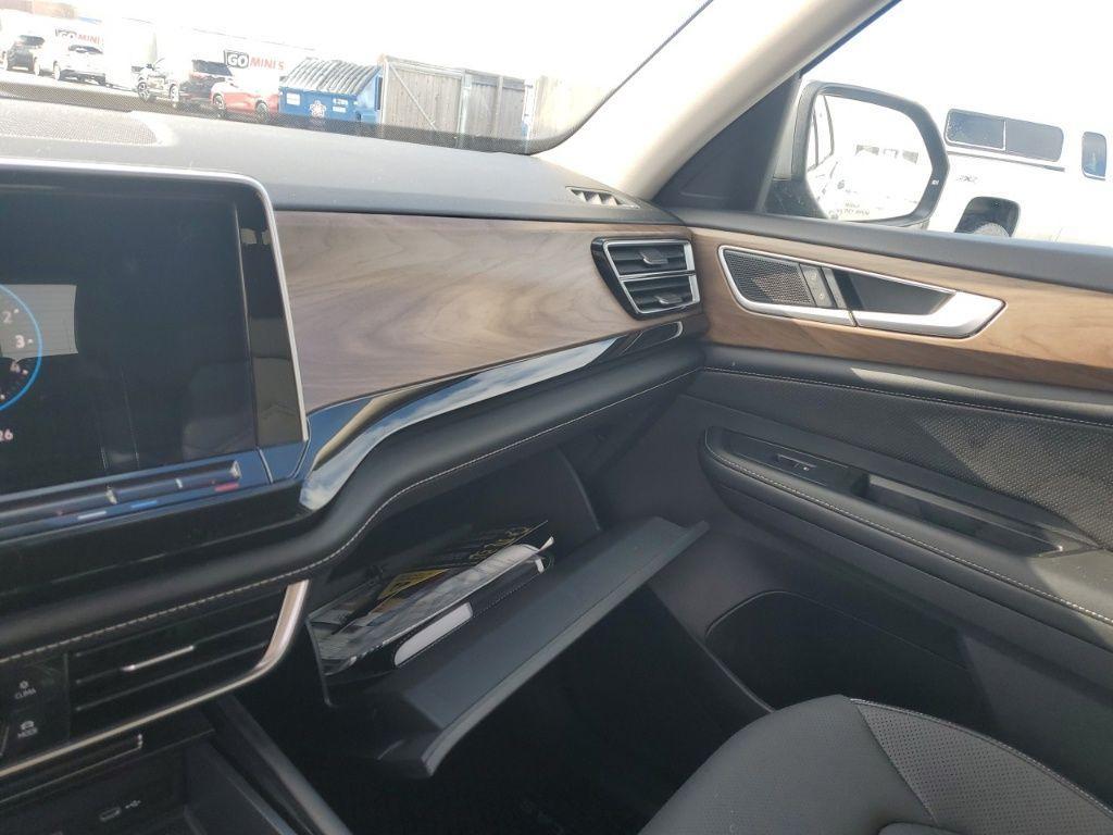 used 2024 Volkswagen Atlas car, priced at $26,117